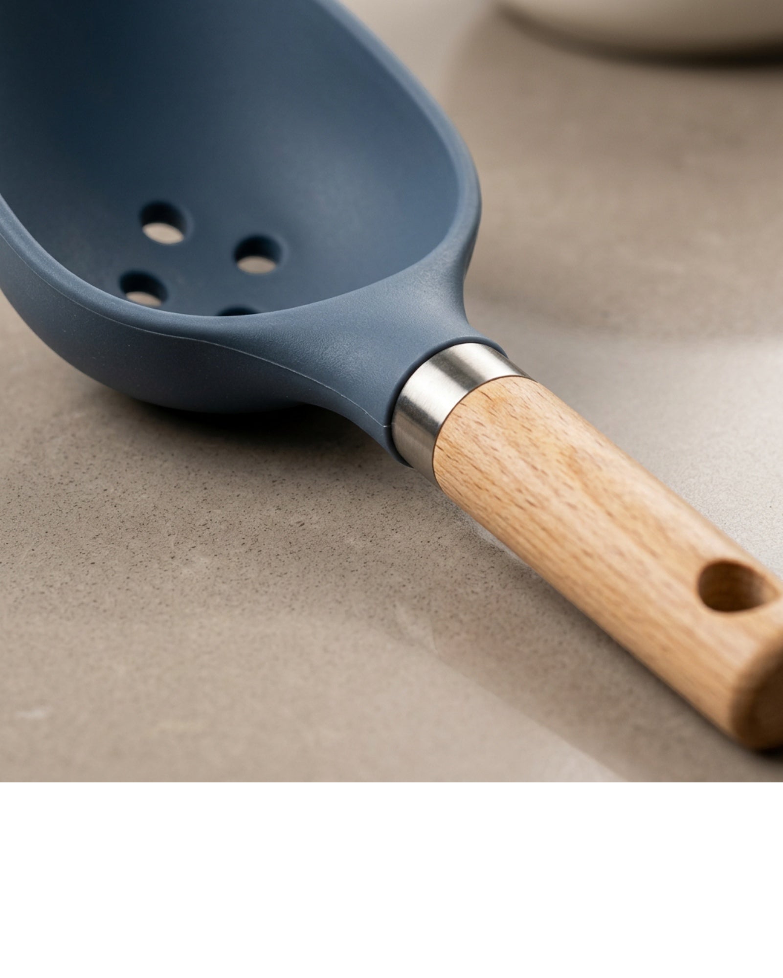 Vyyro Wood-Handle Silicone Perforated Scoop 32 cm Slate Blue - Detail view