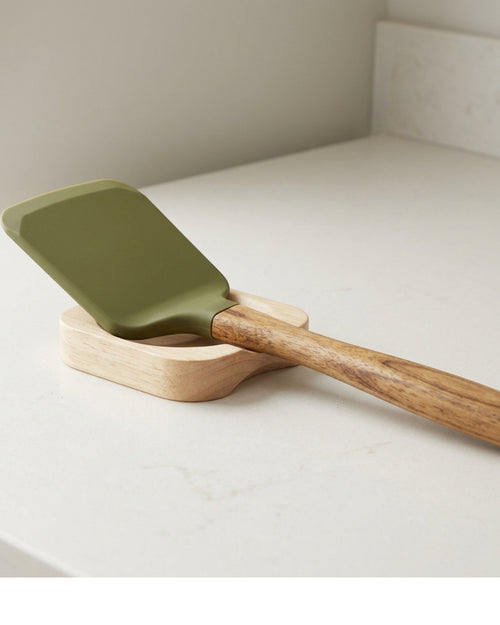 Vyyro Wood-Handle Silicone Solid Turner 32 cm Olive - Lifestyle view